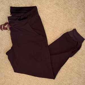 Figs Zamora Jogger in Brown